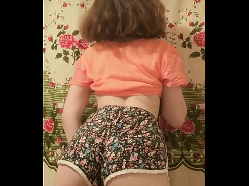 ❤️ Nena jove sexy despullant-se els pantalons curts davant la càmera Porno al ca.liporno.ru ️❤