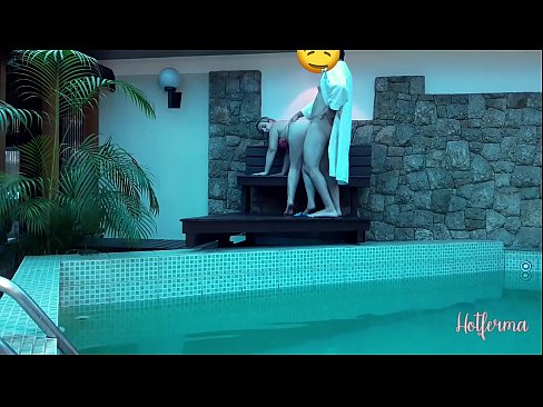 ❤️ El cap convida la criada a la piscina, però no va poder resistir-se a una calor Porno al ca.liporno.ru ️❤