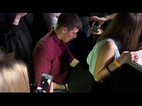 ❤️ Sexe real en una discoteca russa. Noia russa de 18 anys a l'anus i la vagina follada en una discoteca Porno al ca.liporno.ru ️❤